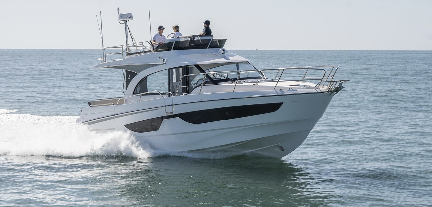 The Antares 11 Fly Outboard by Beneteau Outboard